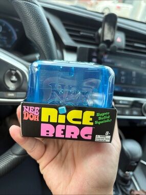 Nice Berg Super Solid Squish! - Blue
